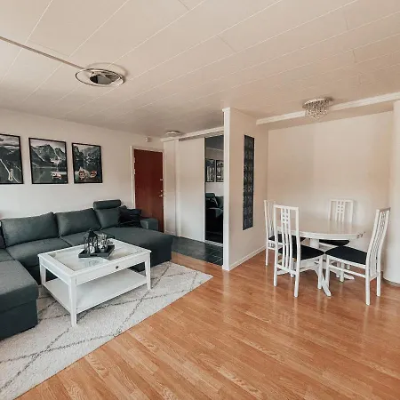 With 2bedrooms Near The Train And Buss Station 아파트 모스