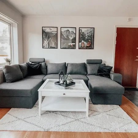 With 2bedrooms Near The Train And Buss Station 모스