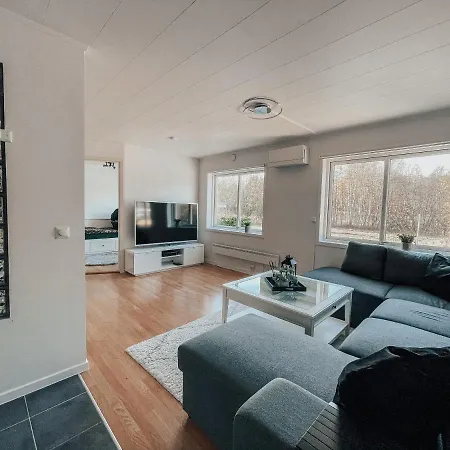 With 2bedrooms Near The Train And Buss Station 아파트