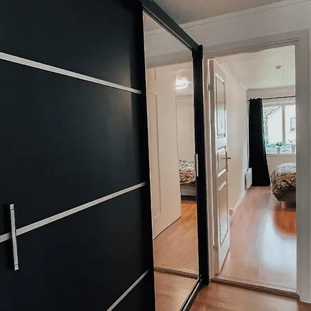 아파트 With 2bedrooms Near The Train And Buss Station