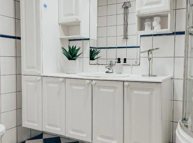 With 2bedrooms Near The Train And Buss Station